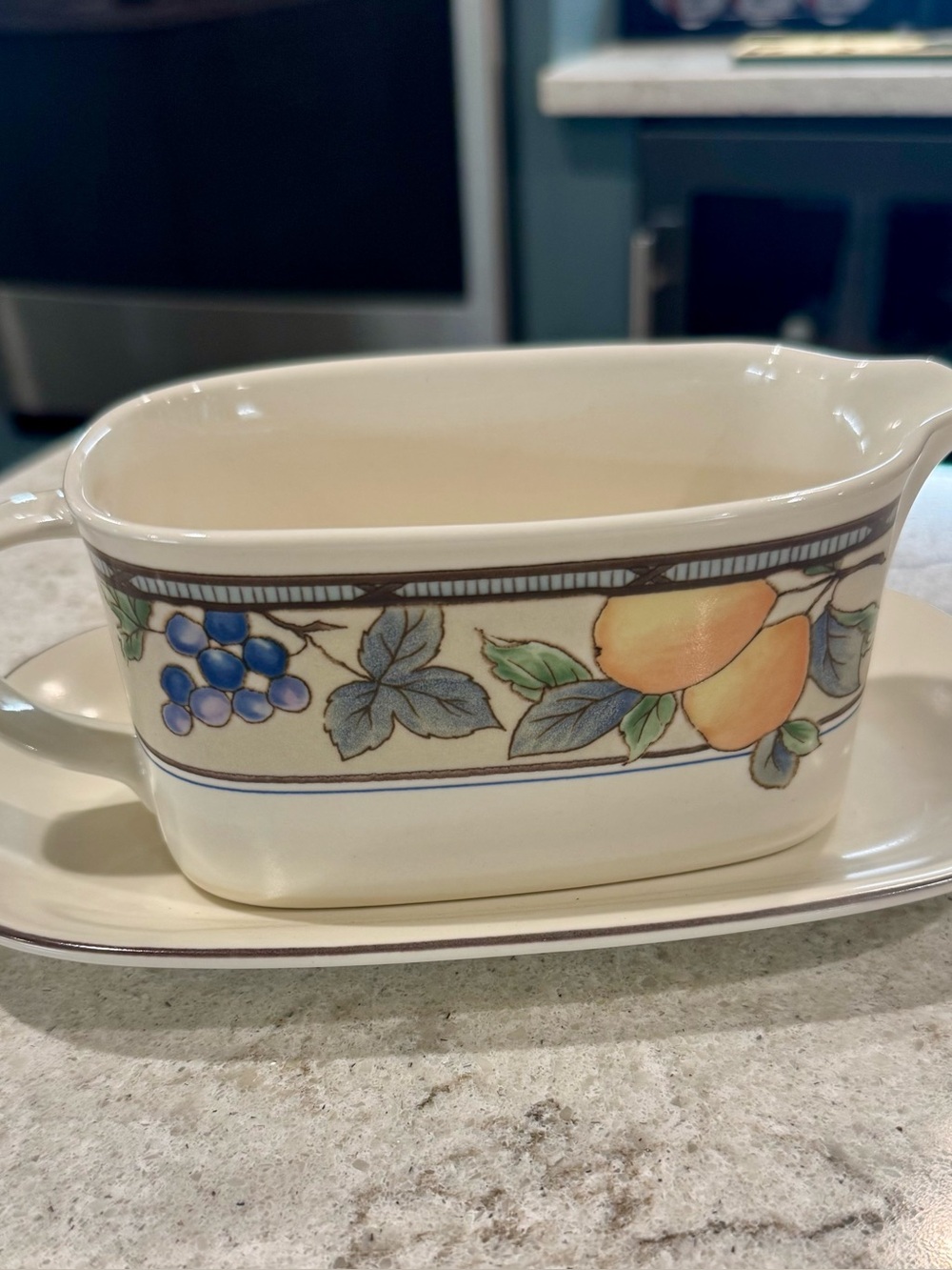Mikasa Intaglio Garden Harvest CAC29 - Gravy Boat w/ Under Plate -EUC